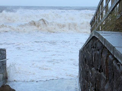 Waves at Llandanwg 1